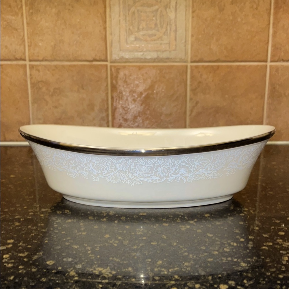 Lenox Moonspun Cream Vegetable Oval Serving Dish with Platinum  Accent EUC